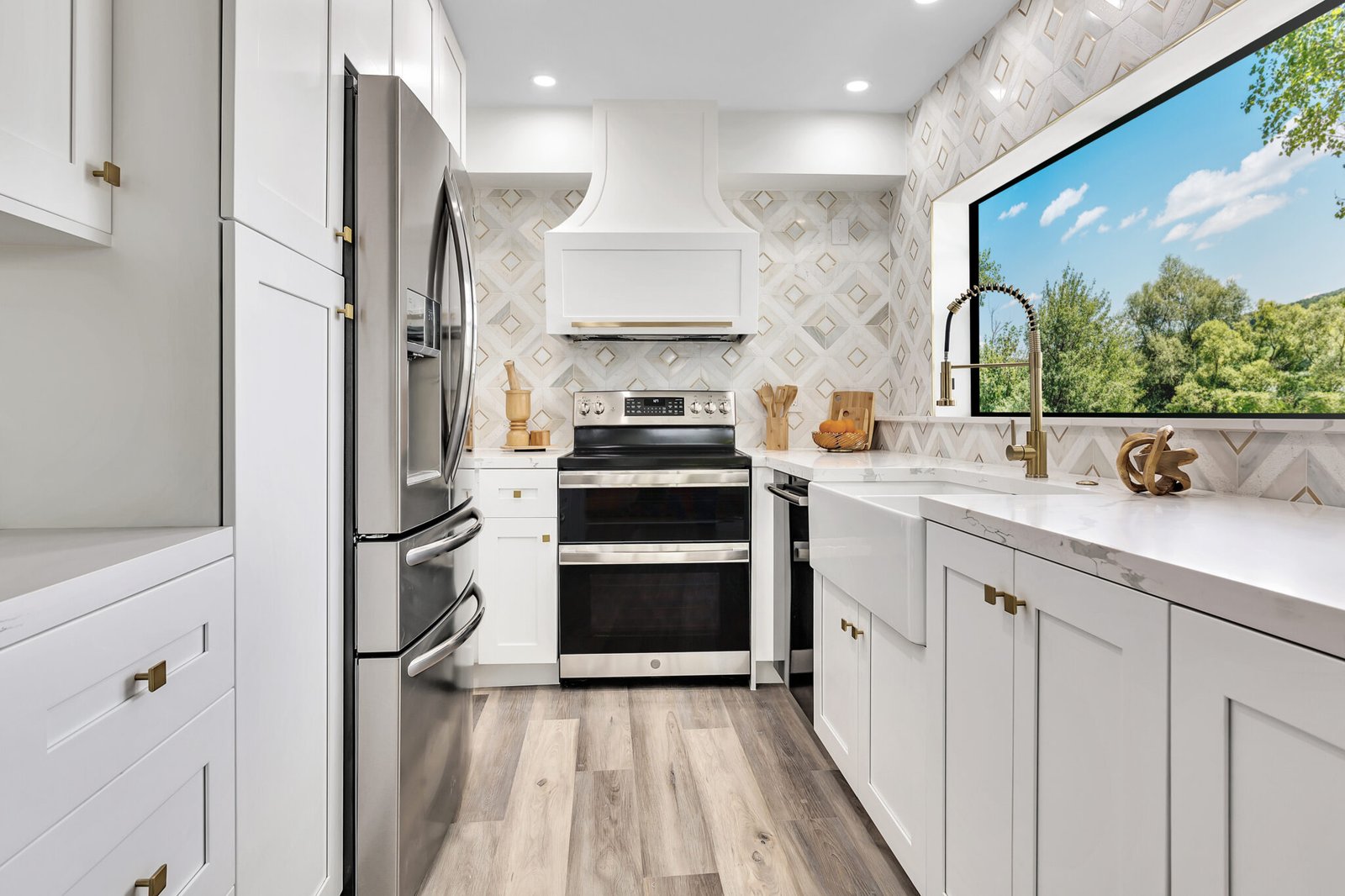 Transitional Kitchen Remodel by Tokan Interiors project photo